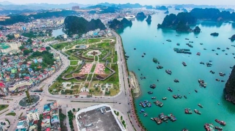 Gia đình cùng nhau thực hành lối sống xanh, tiết kiệm năng lượng và bảo vệ môi trường theo tinh thần giáo dục công dân 9 bài 15